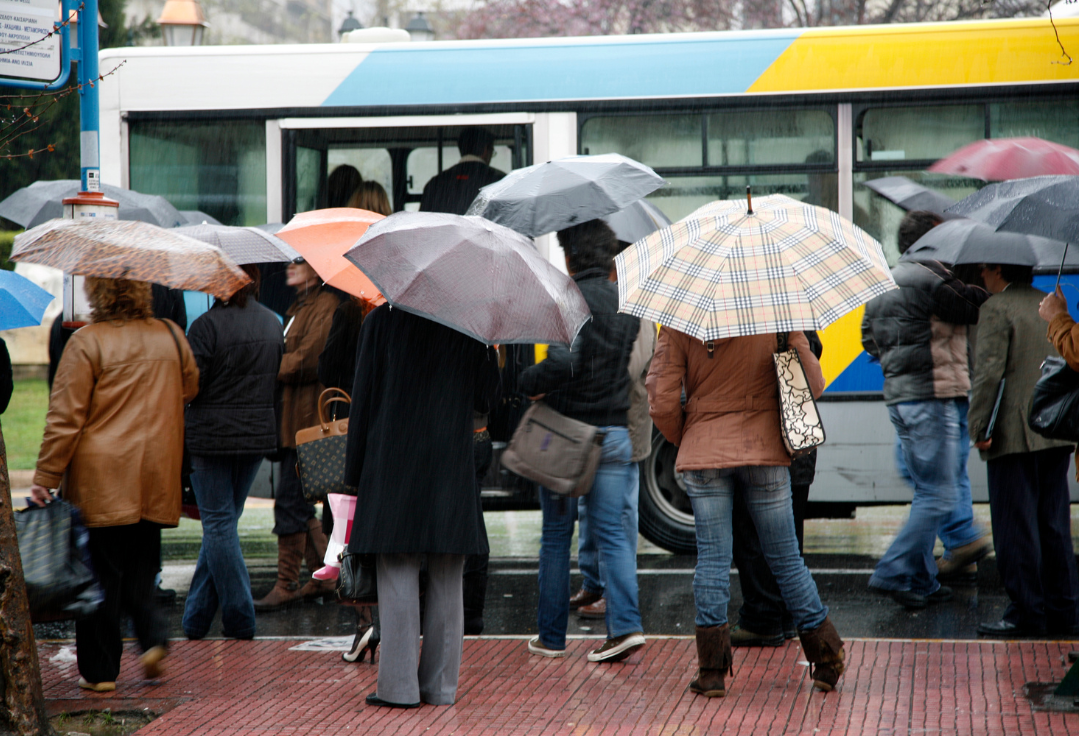 Universitários Facilitam o dia a dia de quem anda de ônibus